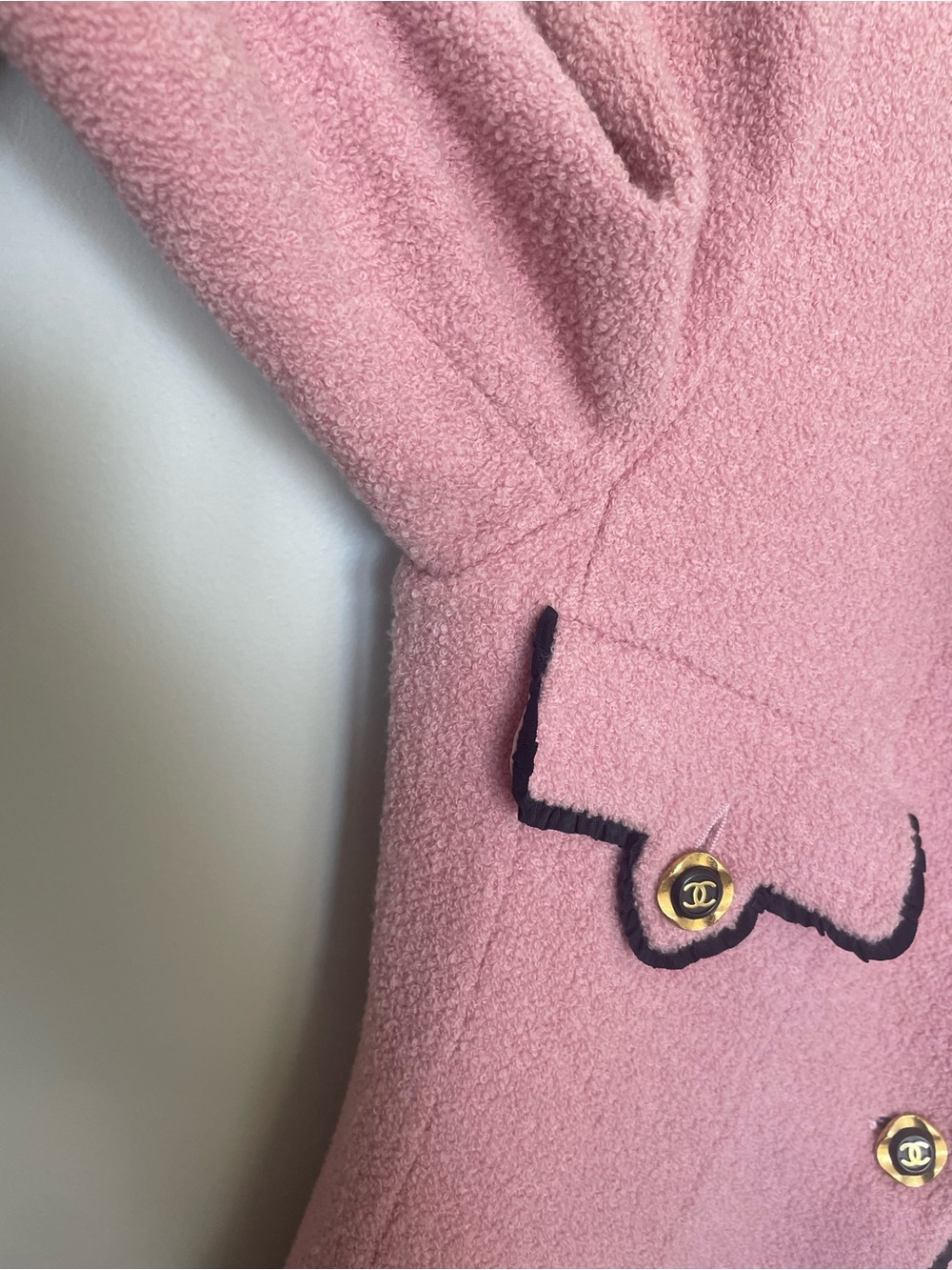 💋CHANEL Vintage Pink Blazer with Black Trim 011 - Picture 8 of 10